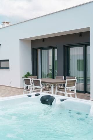 Villa Venus, with jacuzzi and private pool gallery image 5