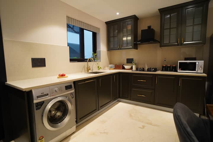 Full kitchen image 1