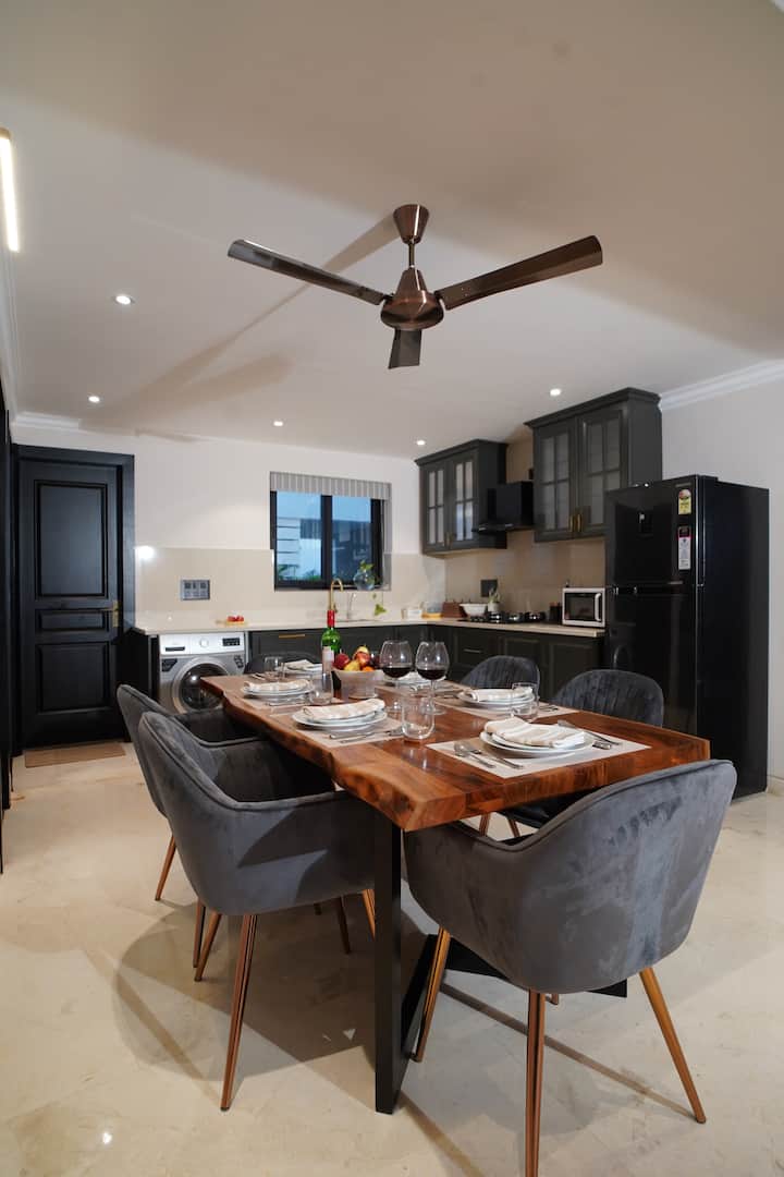 Dining area image 1