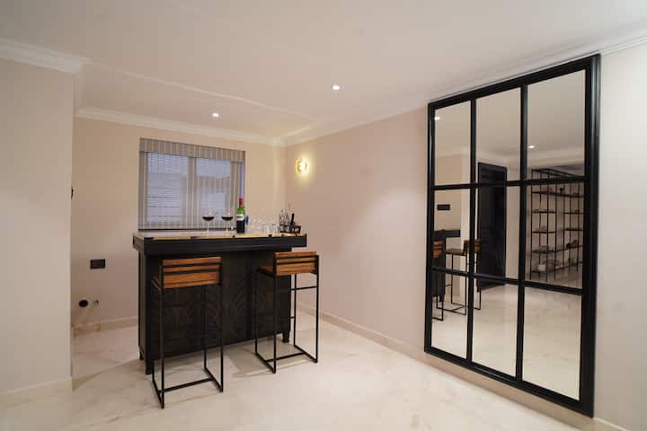 Living room image 7