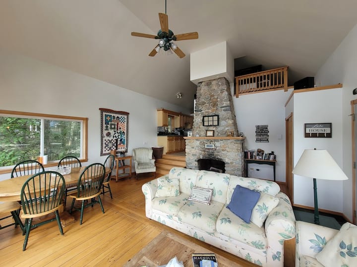 Lakehouse Getaway - Keene, NH