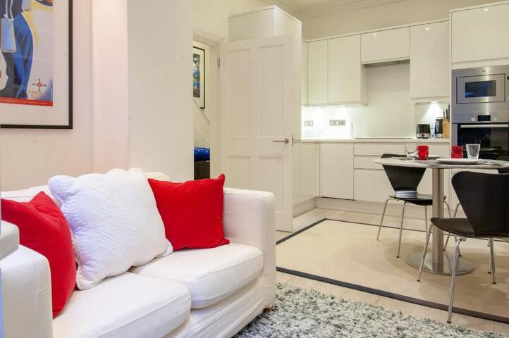 Charming 2 Bedroom Apartment in Central London gallery image 2