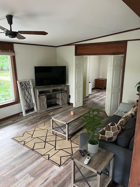 Top performing Airbnb: Nice little cabin at the lake. in Southmont