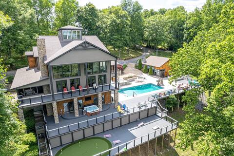 Paradise Resort-Dock, Pool, Hot Tub, Movie Theatre