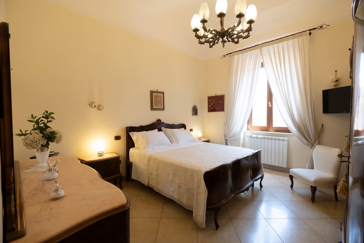 Ორადგილიანი ოთახის პანორამული ხედი