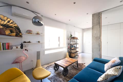 Anuncio de Airbnb popular: Luxury duplex with large terrace in downtown Malaga en La Goleta