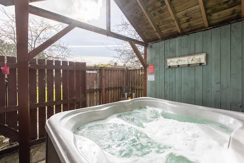 Glaisdale Lodge with Hot Tub