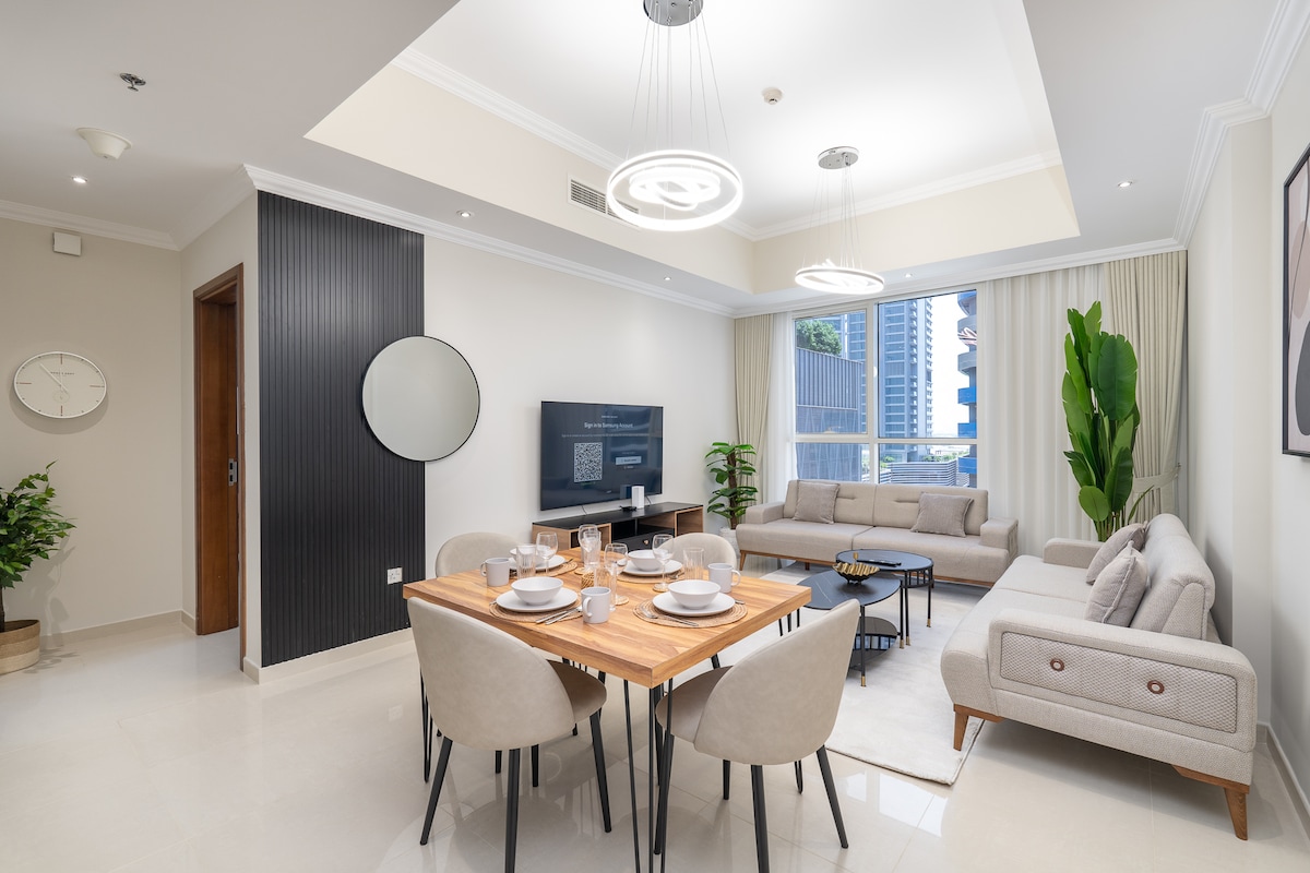 1 Bedroom Furnished Apartment with City View · III