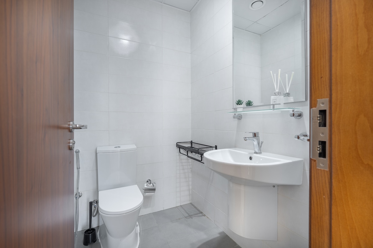 1 Bedroom Furnished Apartment with City View · III — photo 6