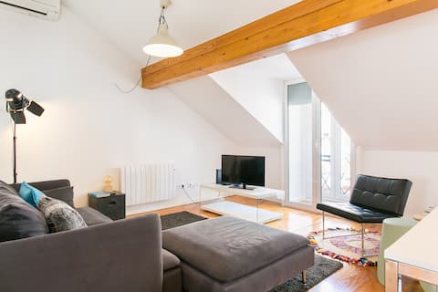Top Airbnb: New Apartment at Bica in Lisboa