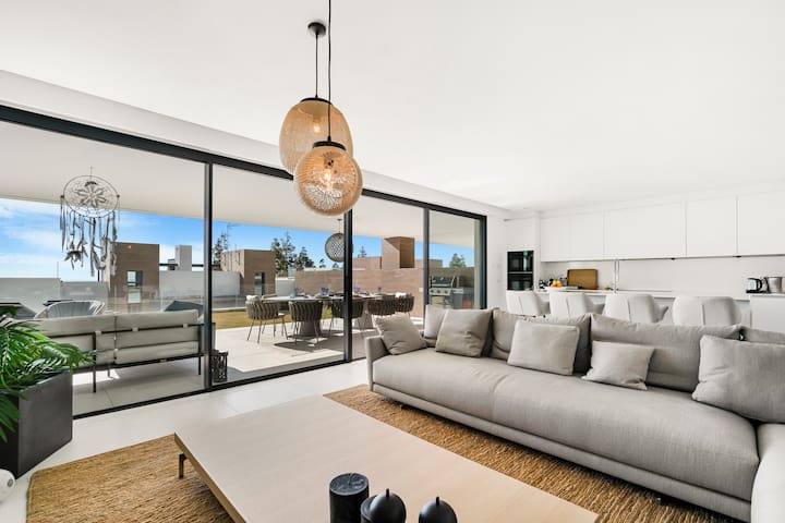 Hibiscus managed Airbnb listing 2