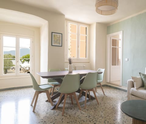 Proprietà Airbnb di successo: Historic Apartment on the Marina - Lake View a Torri Del Benaco