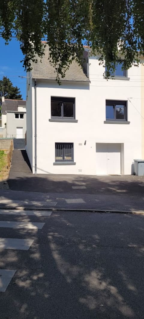 Successful Airbnb property: cozy house near the city center in Finistère