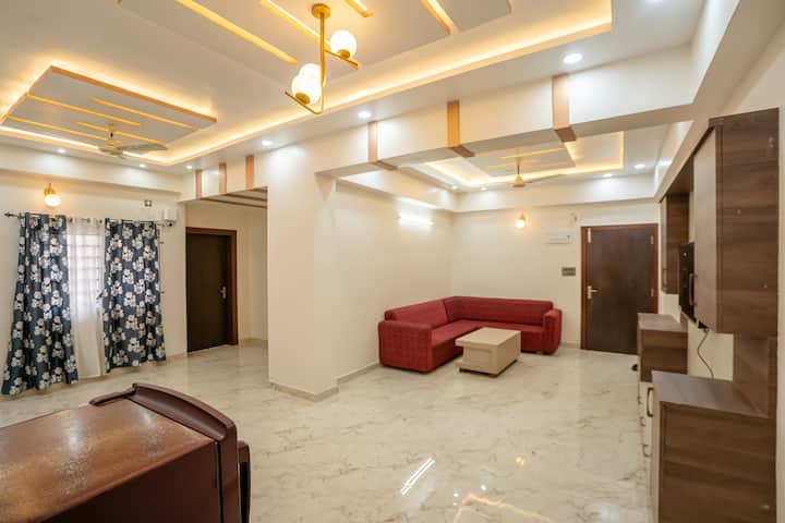 2BHK with room service | 10 mins to Baba Mandir