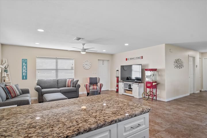 Muz Lake House - Lake Placid, FL