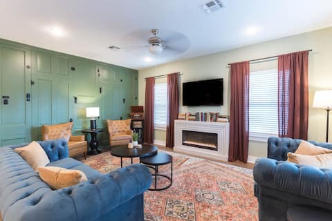 Top performing Airbnb: Steps From Schlitterbahn - 16 Min. Walk To Comal in New Braunfels