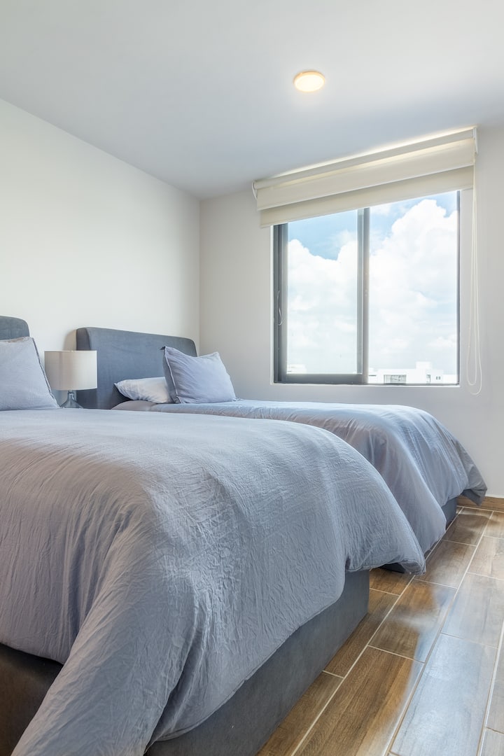 ✨ Confort et style dans chaque détail de la chambre.