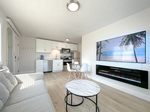 Drive-up Modern King Suite