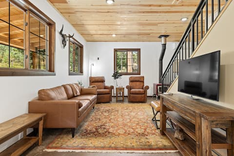 Black Hills Hideaway • Private + Hot Tub