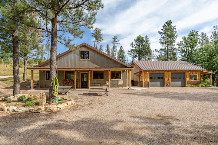 Black Hills Hideaway with Private Hot Tub