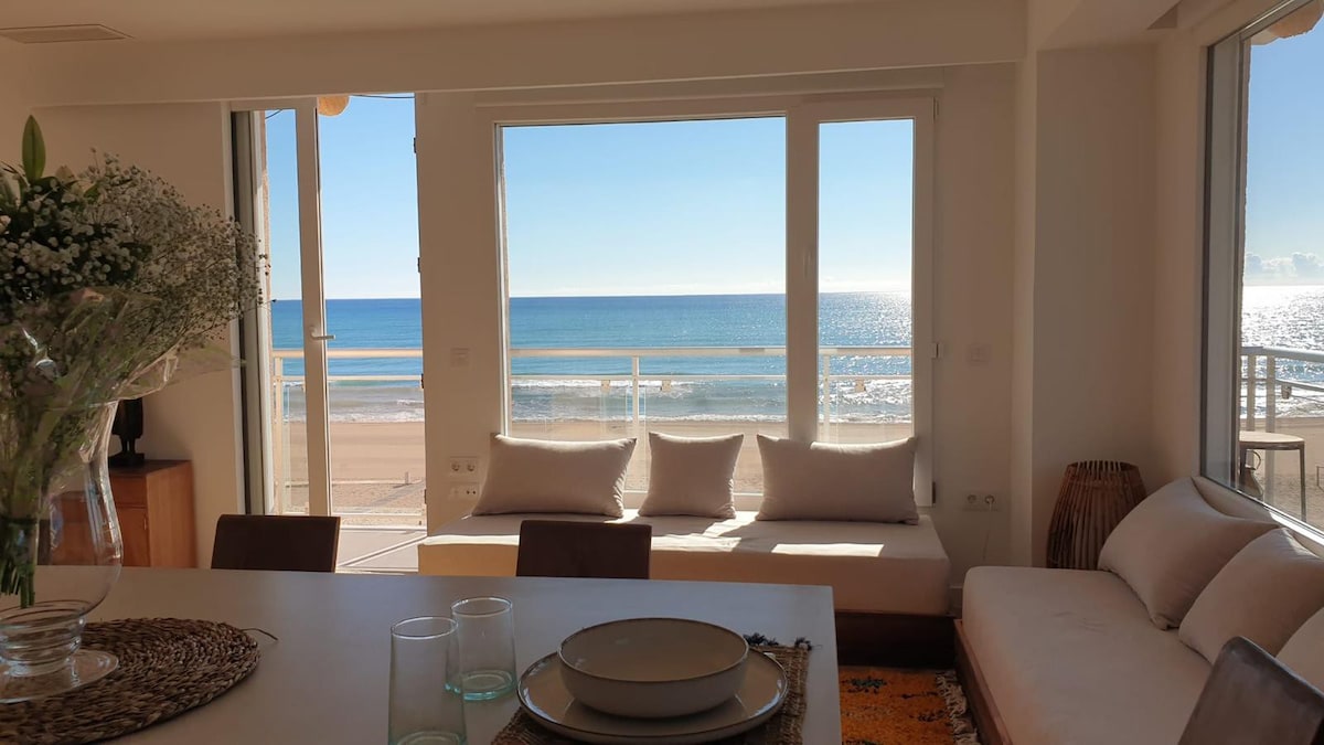 Grand Apt. Cozy Beachfront - Xeraco Playa, Esp