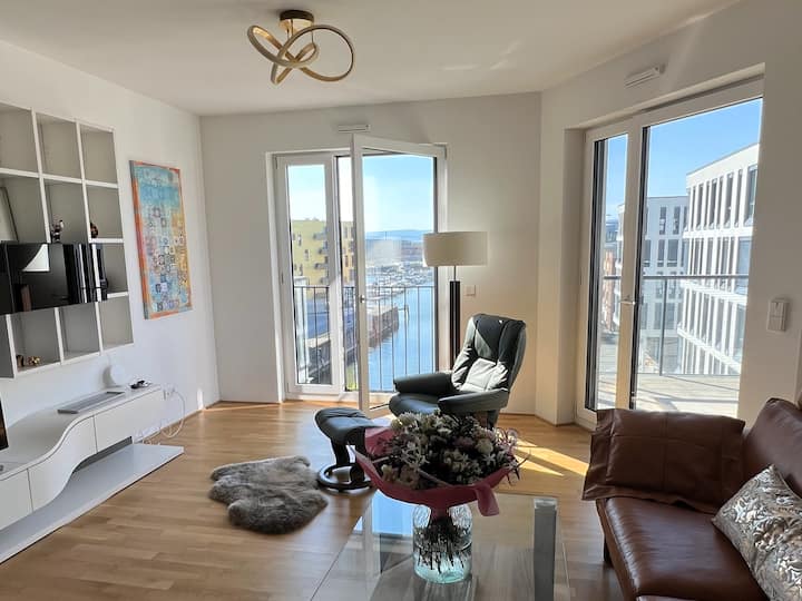 Deluxe Water-view Apartment - Mainz