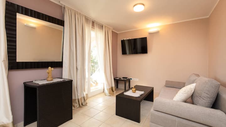 Lotus Resort Apt 9 Private Balcony Shared Pools 4* - Cres