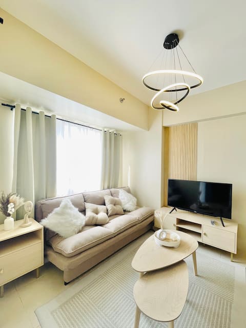 * *S2 Chic Minimalist Escape