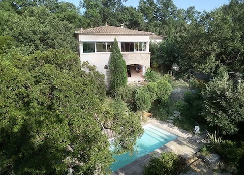 Large cottage with pool in a green setting