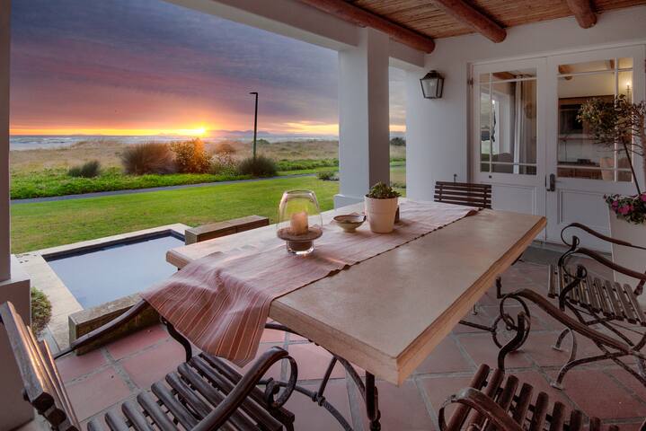 Strand Beach Lodge a luxury villa on the beach! gallery image 5