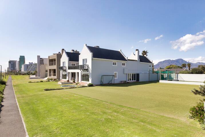 Strand Beach Lodge a luxury villa on the beach! gallery image 2