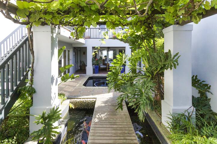 Strand Beach Lodge a luxury villa on the beach! gallery image 3