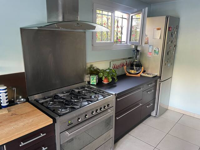 Belle demeure, jardin, piscine gallery image 4