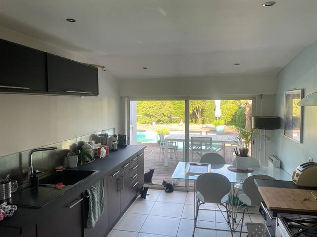 Belle demeure, jardin, piscine gallery image 5