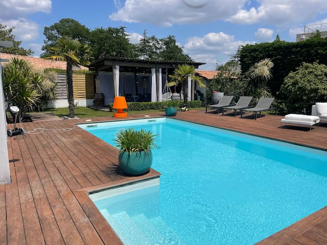 Belle demeure, jardin, piscine