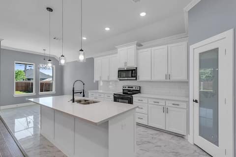 New Built House 4R, 3 miles to AT&T Cowboy Stadium
