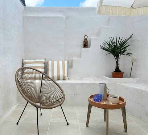 Mediterranean-style house with terrace