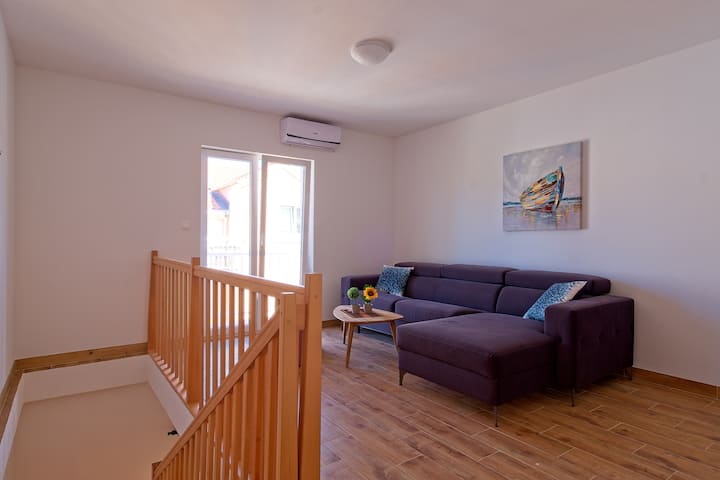 3-bedroom Fully Air Conditioned/250m From Center - Srebreno