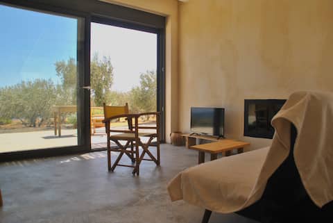 Popular Airbnb listing: Terra Skouros I in Δήμος Βιάννου
