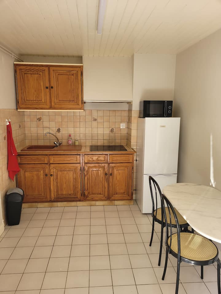 Studio Meublé Proche Commerces. - Bort-les-Orgues