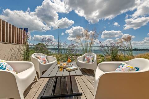 Sea view villa, 30 meters from the beach