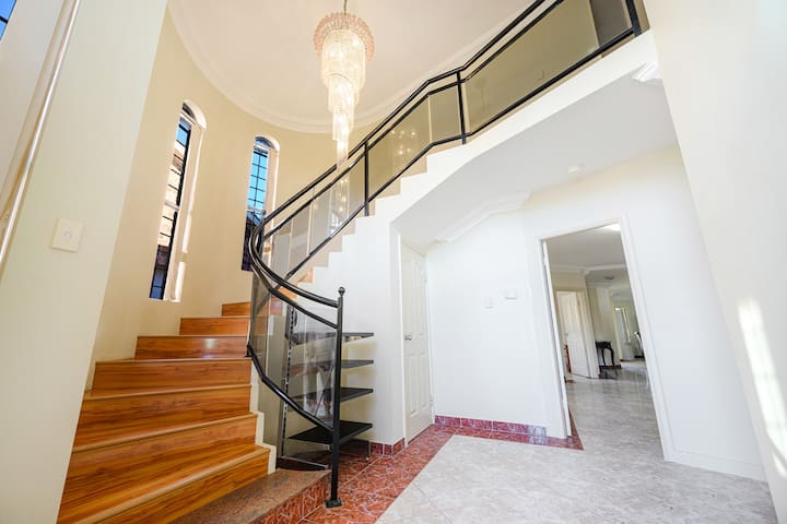 Hurstville Centre 2-level Large House for 16+ ppl gallery image 3