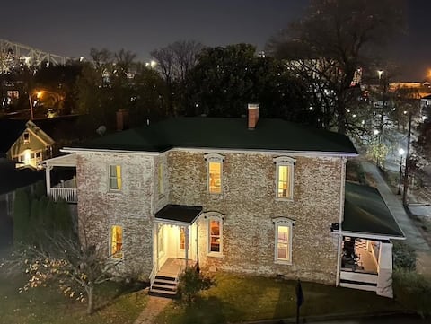 Beautiful House By Walking Bridge to Louisville