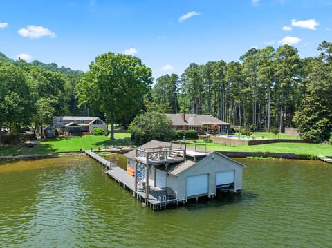 Luxury Lakefront Escape