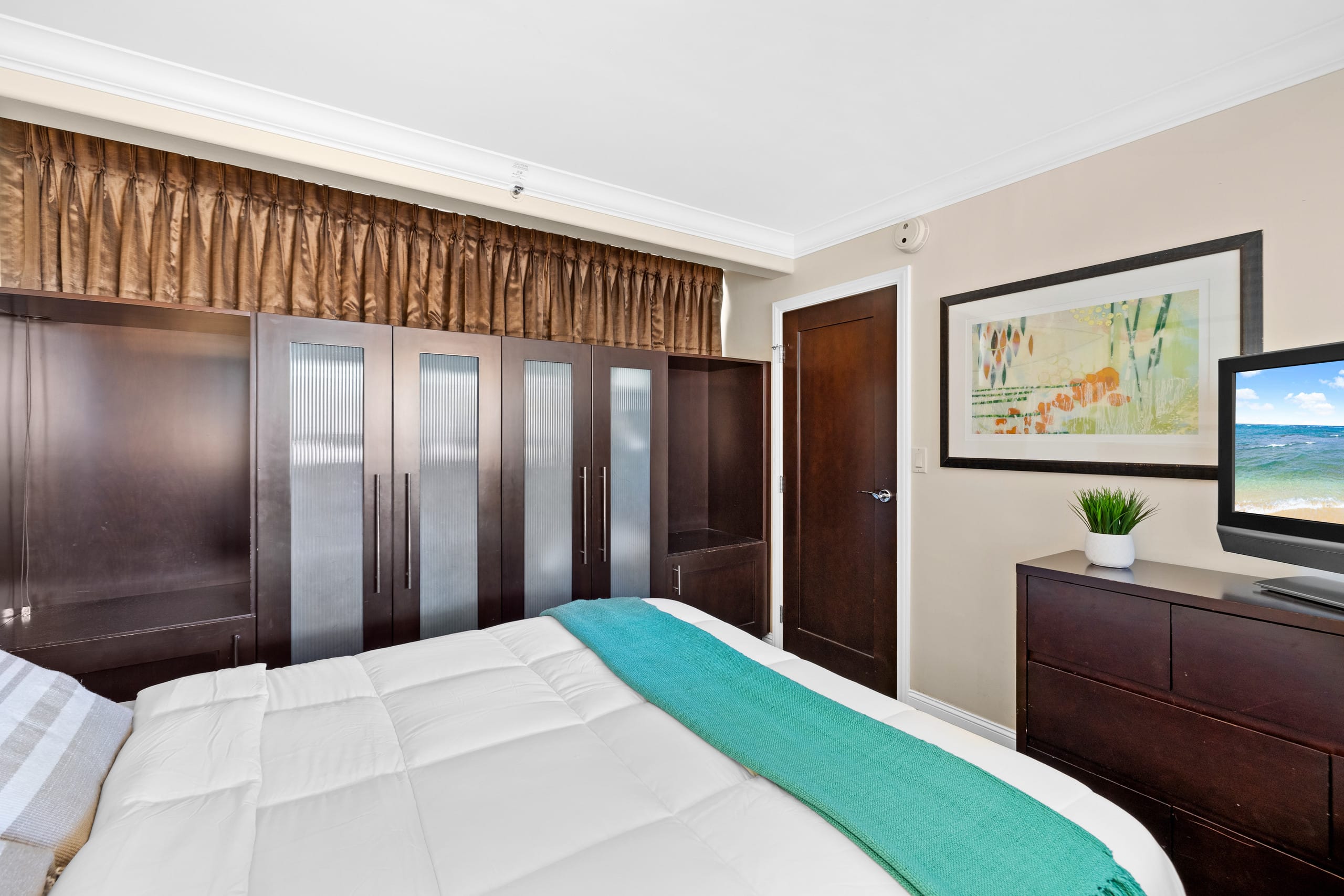 Waikiki Beachwalk | Beach 3 min walk | Kitchen - Image 20