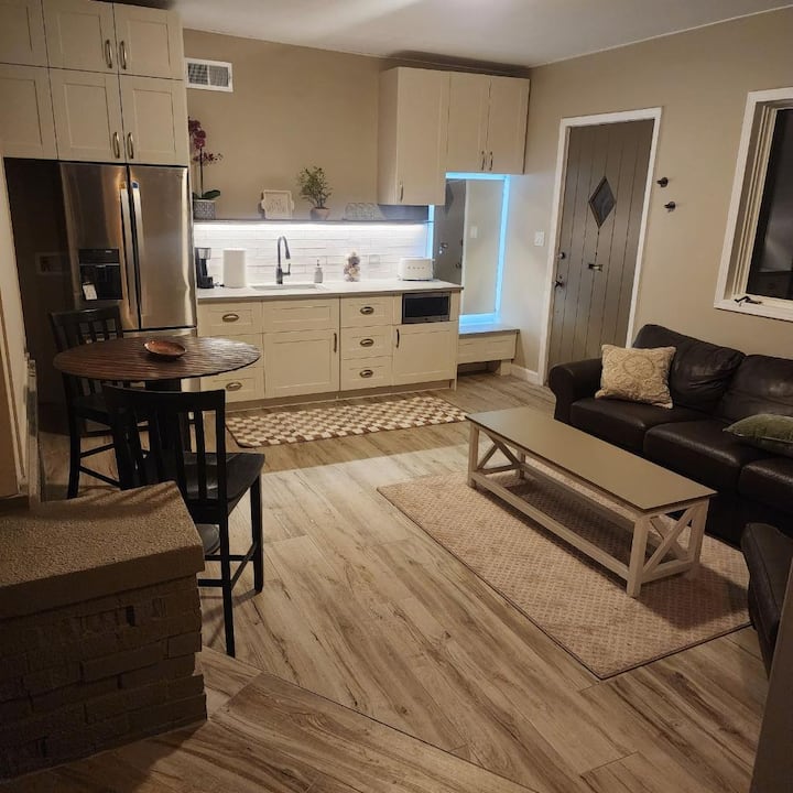 Tranquil Hideaway - Elmhurst, IL