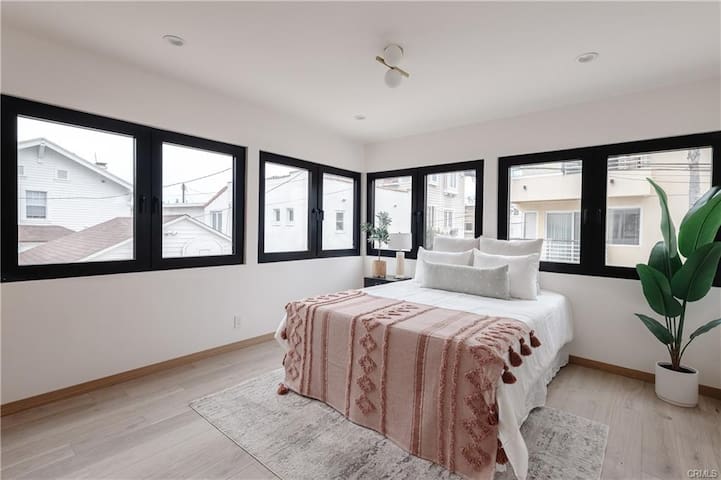 Beautiful Manhattan Beach House gallery image 4