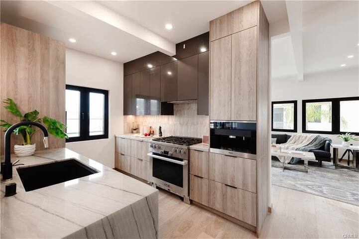 Beautiful Manhattan Beach House gallery image 5