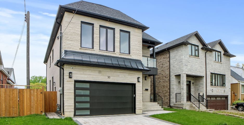 Ultimate luxury custom built-25minutes to Downtown