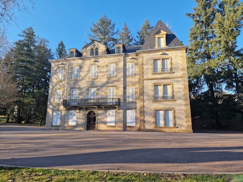 Le Tilleul apartment at Sérignac Castle